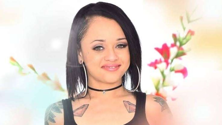 Holly Hendrix Bio, Age, Net Worth, Career, Height & Boyfriend